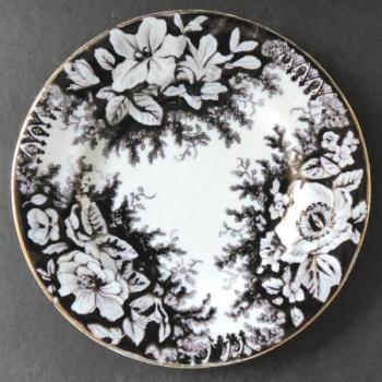 Small shallow plate with brown ornament - Altrohla Small shallow plate with brown ornament - Altrohla